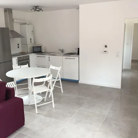 Coquelicot アパート ラカノー