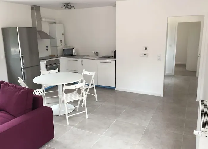 Coquelicot アパート ラカノー